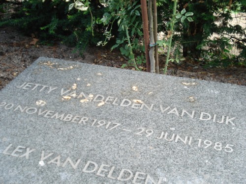 Bestand:Jetty van Delden-van Dijk 2.jpg