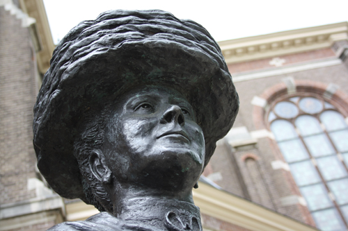 Bestand:Standbeeld van Koningin Wilhelmina der Nederlanden.jpg